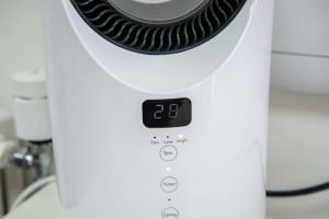 Examen du chauffage et du ventilateur de refroidissement en céramique sans lame portable TCP Smart Wifi