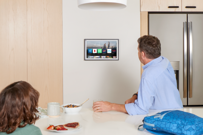 Amazon Echo Show 15, kısmen TV bölümü merkezi akıllı ev merkezidir
