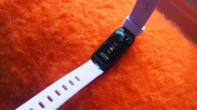 сензори на Fitbit Inspire 3
