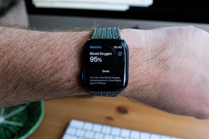 Oblika Apple Watch Series 7 bi lahko sledila iPhoneu 12 - takole