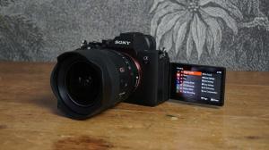 Fujifilm X-H2 срещу Sony A7 IV: Как се сравняват?