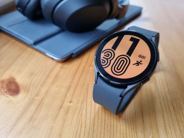 Galaxy Watch 4'ün daha sportif görünümlü saat yüzlerinden biri