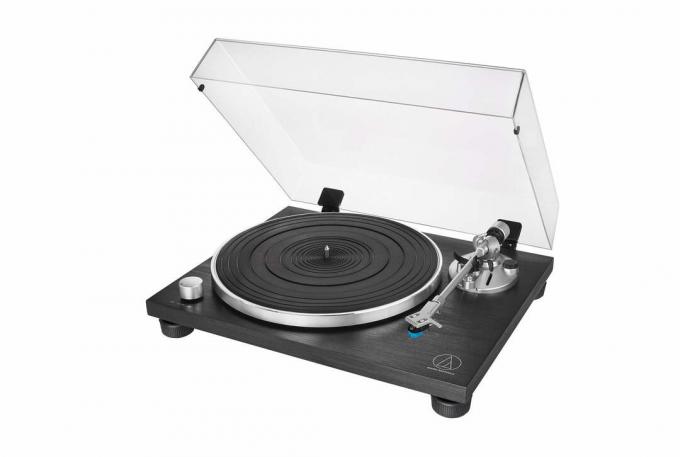 Audio-Technica met à jour la platine vinyle AT-LPW30BK avec une finition noire