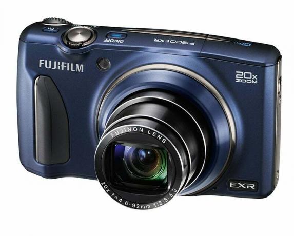 Fujifilm F900 EXR modrý pod úhlem