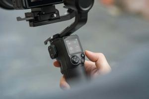Der DJI RS 3 Mini ist ein leichter Gimbal für spiegellose Kameras