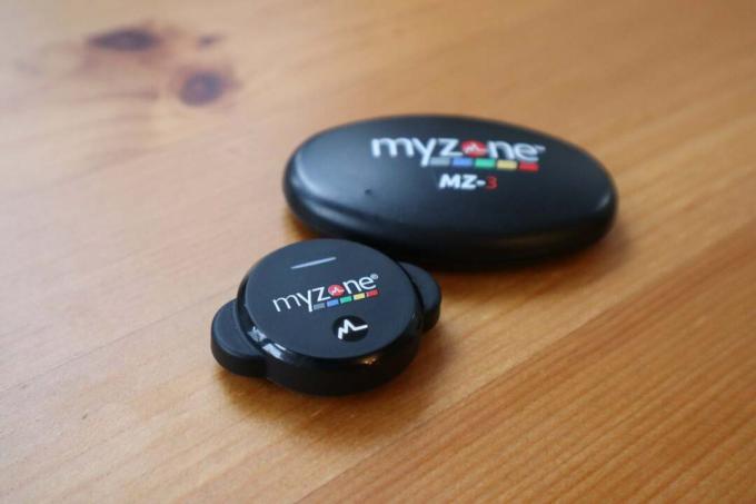 Il Myzone MZ-Switch accanto al Myzone MZ-3 per confronto
