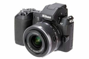 Nikon 1 V2 - סקירת עיצוב וביצועים