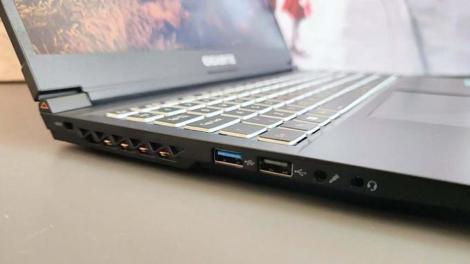 Gigabyte G5 Левые порты