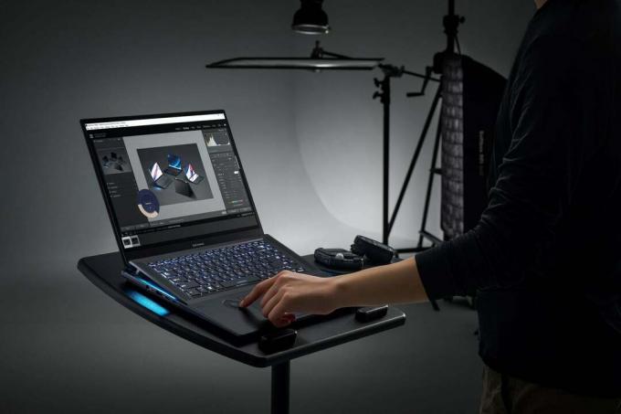 O laptop Zenbook 16X pro em um estúdio em uma imagem de imprensa