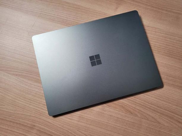 A tampa do Microsoft Surface Laptop 5