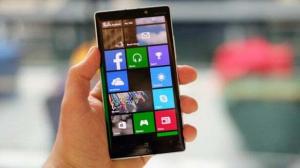Nokia Lumia 930 contro Lumia 925