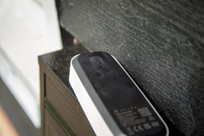 Abode Wireless Video Doorbell ladeport