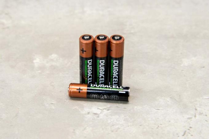 Duracell Rechargeable AAA 750mAh satu baterai berbaring
