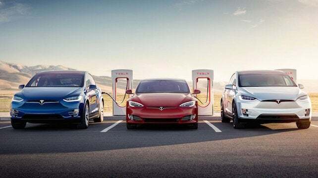 Tesla kljubuje pričakovanjem in polemiki Elona Muska z velikim dobičkom