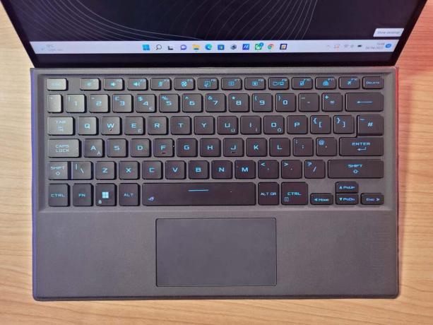 لوحة المفاتيح مع إضاءة RGB