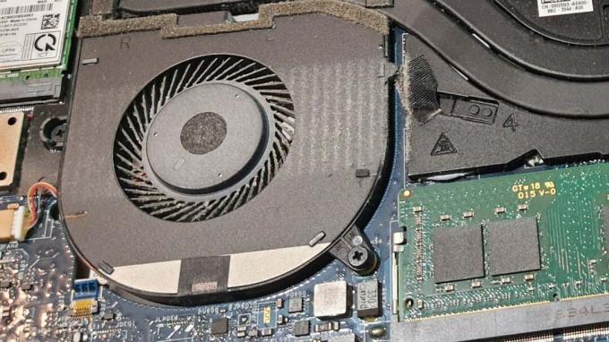 Cara membersihkan kipas laptop