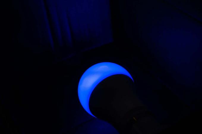 WiZ Smart Lighting krāsu spuldze zila