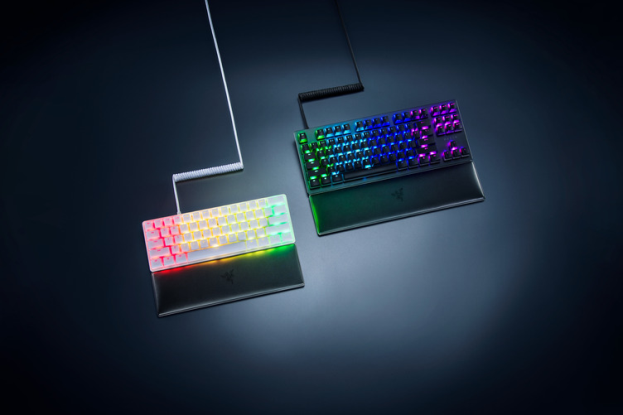 Noile accesorii Razer adaugă iluminare RGB la tastaturile vechi
