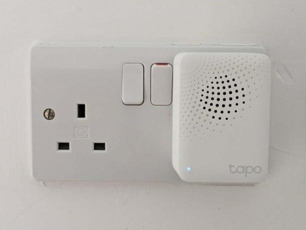 TP-Link Tapo H100 Smart Hub с включен Chime