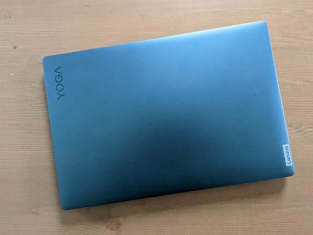 Il coperchio del Lenovo Yoga Slim 7i Pro X