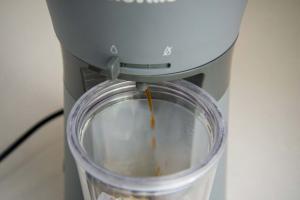 Brevilas ledus kafijas automāta apskats: atvieglo ledus kafiju