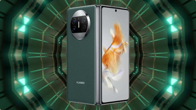 Huawei Mate X3 s mírným záhybem