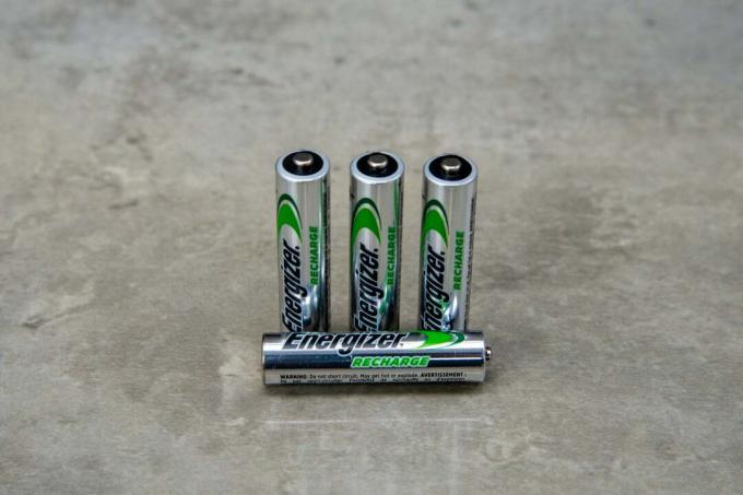Energizer Recharge Power Plus AAA 700mAh една батерия в легнало положение