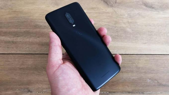 OnePlus 6T elde taşınır S deseni Gece Yarısı Siyahı
