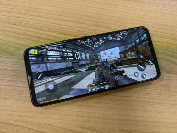 Call of Duty Mobile kører på Asus ROG Phone 7 Ultimate
