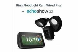 Få Ring Floodlight Cam Wired Plus og Echo Show 5 for bare £119,99 denne Prime Day
