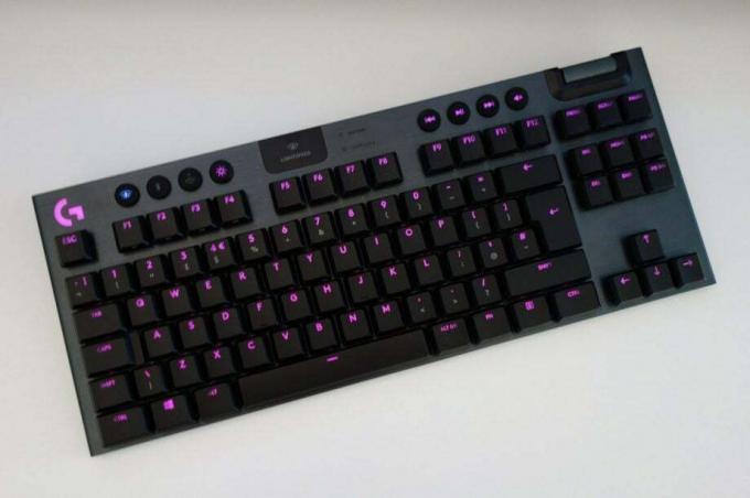 Economisiți 46% la această tastatură excelentă pentru jocuri Logitech pentru Black Friday