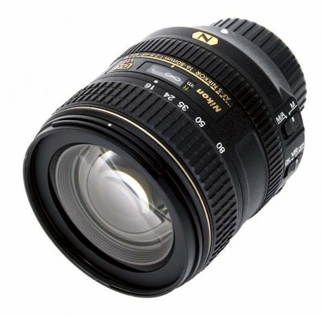 Nikon-AF-S-DX-Nikkor-16-80mm-f2.8-4E-ED-VR-zijde