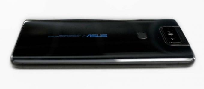 Asus ZenFone 6 perspective latérale