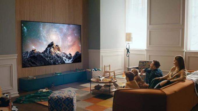 LG добавя OLED evo панел към серията C2, представя 42-инчов OLED телевизор