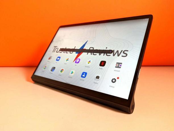 Lenovo Yoga Tab 13 vedere în trei sferturi