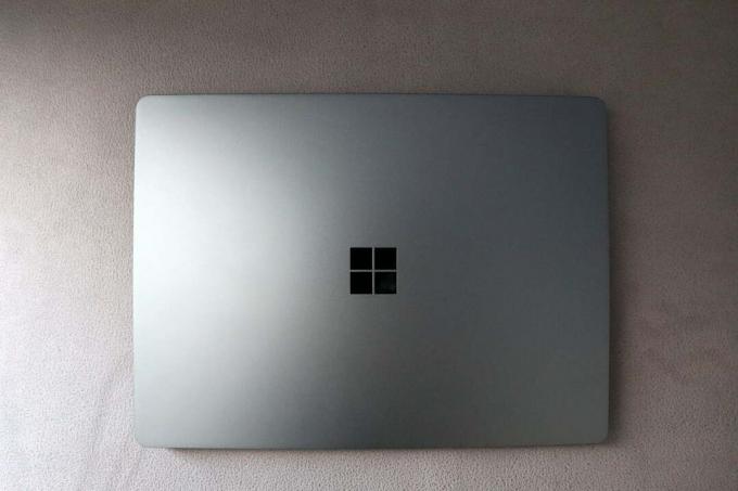 Augšā — Microsoft Surface Laptop Go 3