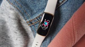 Fitbit Luxe срещу Fitbit Charge 4: Кой Fitbit трябва да получите?